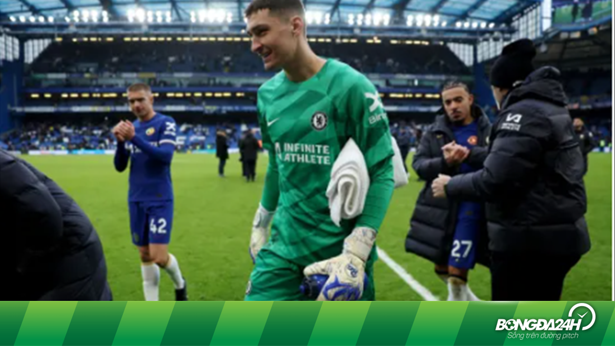 Thủ môn Chelsea chỉ huy hàng thủ
