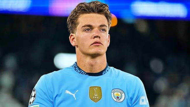 Sverre Nypan trong buổi tập cùng đội bóng